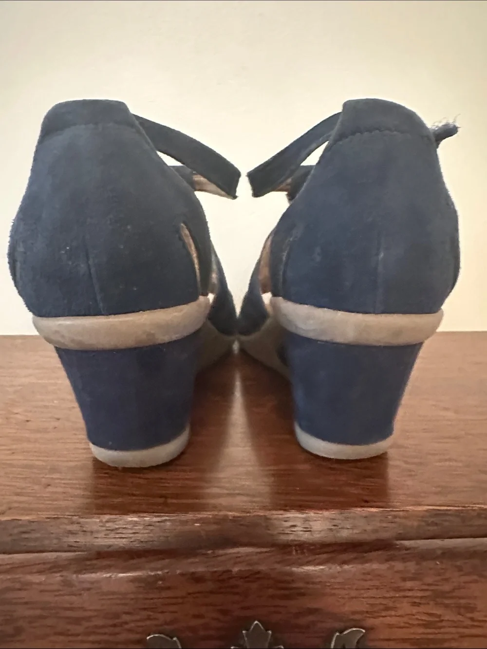 Earth Navy Suede Knot Wedge Sandals